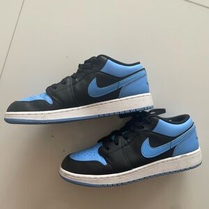 Air 1 Jordan low nike- kids size 7y can also fit 8-8.5 women